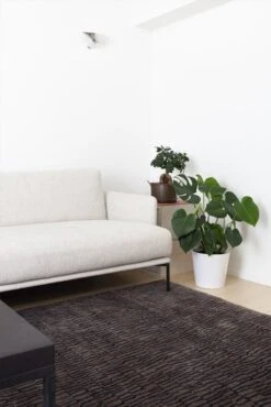 Ketju Teppich, Graphitgrau - Braun -Dekorative Kunst 1 6 8 3interiorKetju Charcoal Brown