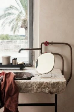 Ferm LIVING Pond Tischspiegel, Messing 9 Ferm LIVING Pond Tischspiegel, Messing -Dekorative Kunst 109 2039