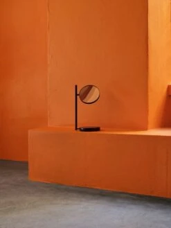 Normann Copenhagen Pose Tischspiegel, Schwarz -Dekorative Kunst 2022 Orange Edit Pose Mirror Black