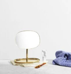 Normann Copenhagen Flip Kosmetikspiegel, Messing -Dekorative Kunst 371999 Normann Copenhagen Flip Mirror Brass 04