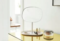 Normann Copenhagen Flip Spiegel, Weiß -Dekorative Kunst 372010 Normann Copenhagen Flip Mirror White Brilliant Large Smoke