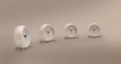 AJ City Hall Tischuhr Mit Wecker, Sandbeige 10 AJ City Hall Tischuhr Mit Wecker, Sandbeige -Dekorative Kunst AJ 43693 05