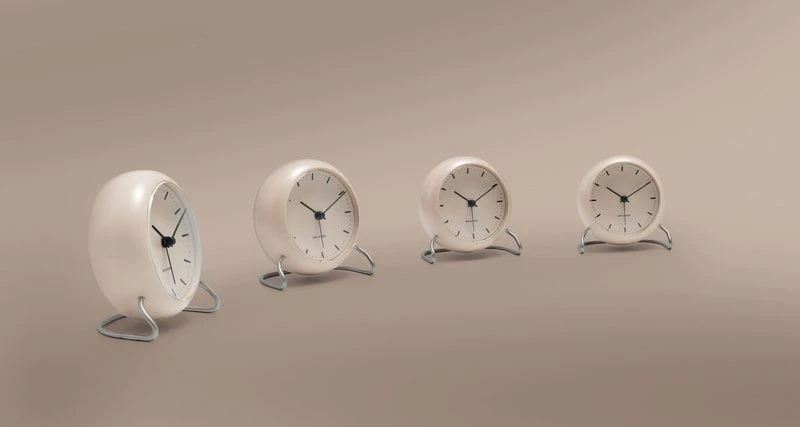 AJ City Hall Tischuhr Mit Wecker, Sandbeige 5 AJ City Hall Tischuhr Mit Wecker, Sandbeige – Bild 3