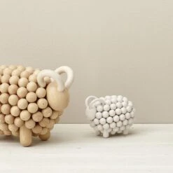 Pässi Figur, Lackiertes Holz -Dekorative Kunst B609 web fiilis2 1024x1024