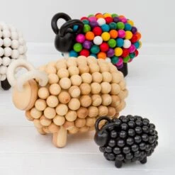 Pässi Figur, Lackiertes Holz -Dekorative Kunst B642 web fiilis 1024x1024