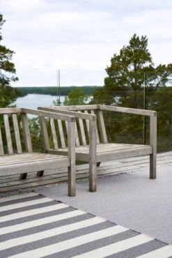 Big Stripe In-Out Teppich, Grau Melange/Sandweiß -Dekorative Kunst Big Stripe 15420205 Grain 15520205 col melange grey light sand ends with fringes woodnotes 2