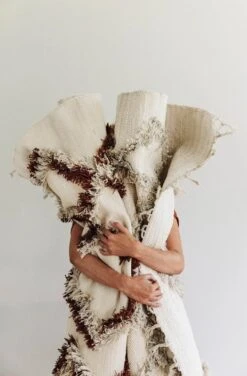 Teppich Tie 170 X 240 Cm, Braun -Dekorative Kunst FINARTE Tie by Saana ja Olli mood3