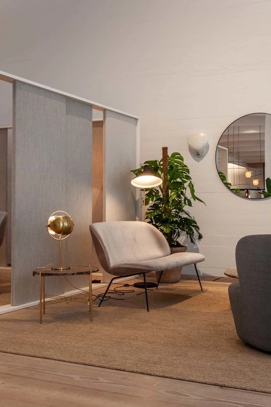 Spiegel Gubi, Schwarzes Messing 6 Spiegel Gubi, Schwarzes Messing – Bild 4