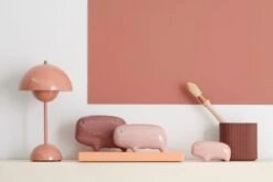 Primordial Animal, S, Nebelrosa -Dekorative Kunst Primordials Red Tone Horisontal