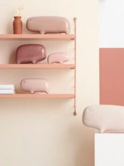 Primordial Animal, S, Nebelrosa -Dekorative Kunst Primordials Red Tone Vertical