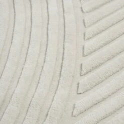 Muuto Relevo Teppich, Cremeweiß -Dekorative Kunst Relevo rug off white detail Muuto 5000x5000 hi res