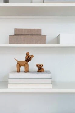 Spring Copenhagen Figur Coco The Puppy -Dekorative Kunst Spring Copenhagen Coco Happy 01 print