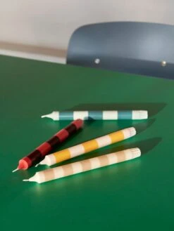 Hay Stripe Kerze, Rot - Bordeauxrot -Dekorative Kunst Stripe Candle