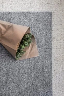 Viita Teppich, Weiß -Dekorative Kunst Viita grey and white detalj pien