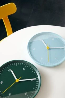 Hay Wall Clock Wanduhr, Grün 10 Hay Wall Clock Wanduhr, Grün -Dekorative Kunst Wall Clock dark green light blue Studio Visit