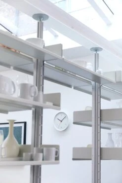 Hay Wall Clock Wanduhr, Weiß -Dekorative Kunst Wall Clock white Studio Visit 03