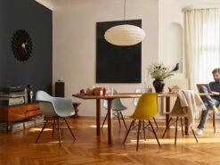 Vitra Sunflower Clock -Dekorative Kunst Wood Table Eames Plastic Side Chair DSW Eames Palstic Armchiar DAW Wall Clock Sunflower Akari 70N Eames Stool Eames House Bird 1102689 master