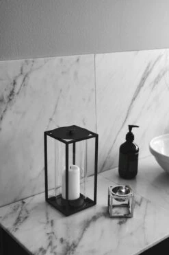 By Lassen Light'In Laterne, Mittel, Schwarz -Dekorative Kunst byLassen LightIn Kubus Bowl Mini Nickel 2