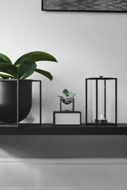 By Lassen Kubus 23 Pflanztopf, Schwarz -Dekorative Kunst byLassen LightIn Kubus Bowl Mini Nickel Flowerpot 23