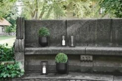 By Lassen Light'In Laterne, Groß, Schwarz -Dekorative Kunst byLassen LightIn Kubus Flowerpot 23 1