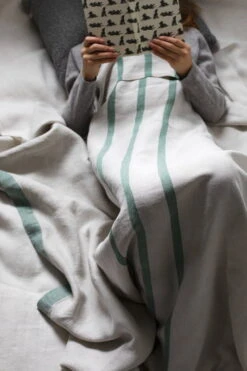 Usva Tischtuch, 150 X 260 Cm, Leinenfarben – Espengrün -Dekorative Kunst lapuan kankurit usva blanket linen aspen green 3