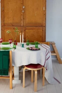 Usva Serviette, Bordeauxrot 5 Usva Serviette, Bordeauxrot -Dekorative Kunst lapuan kankurit usva table cloth design anu leinonen 8 1