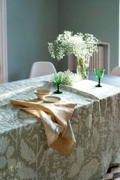 Villiyrtit Tischtuch/Überwurf, 150 X 200 Cm, Weiß - Olivgrün -Dekorative Kunst lapuankankurit villiyrtit tablecloth blanket and duo towel clouberry linen 1