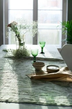 Villiyrtit Tischtuch/Überwurf, 150 X 200 Cm, Weiß - Olivgrün -Dekorative Kunst lapuankankurit villiyrtit tablecloth blanket and duo towel clouberry linen 2