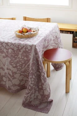 Villiyrtit Tischdecke/Überwurf, 150 X 200 Cm, Leinen - Bordeaux -Dekorative Kunst lapuankankurit villiyrtit tablecloth blanket and paussi towel linen bordeaux 4