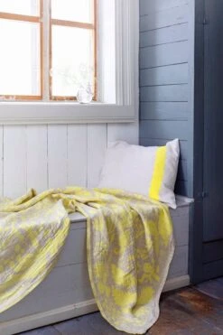 Villiyrtit Tischdecke/Überwurf, 150 x 200 cm, Gelb - Leinen -Dekorative Kunst lapuankankurit villiyrtit tablecloth blanket yellow linen 1 1