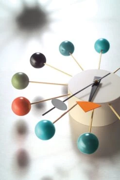 Vitra Ball Clock, Mehrfarbig -Dekorative Kunst vdm e01 080 66613 master